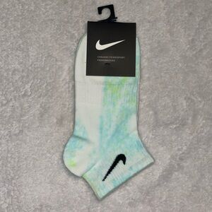 Nike Low-Cut Athletic Socks in White with Mint Accent